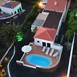 Surfwhitehouse Vila *