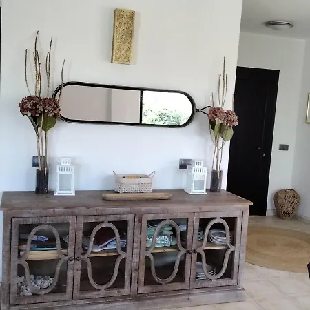 Surfwhitehouse Willa *