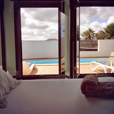 فيلة Surfwhitehouse *