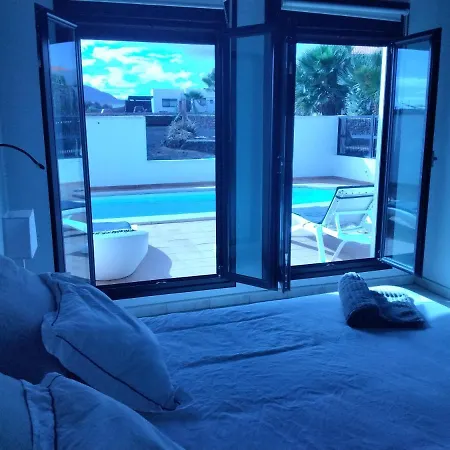 فيلة Surfwhitehouse