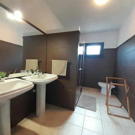 Surfwhitehouse فيلة لاجاريس